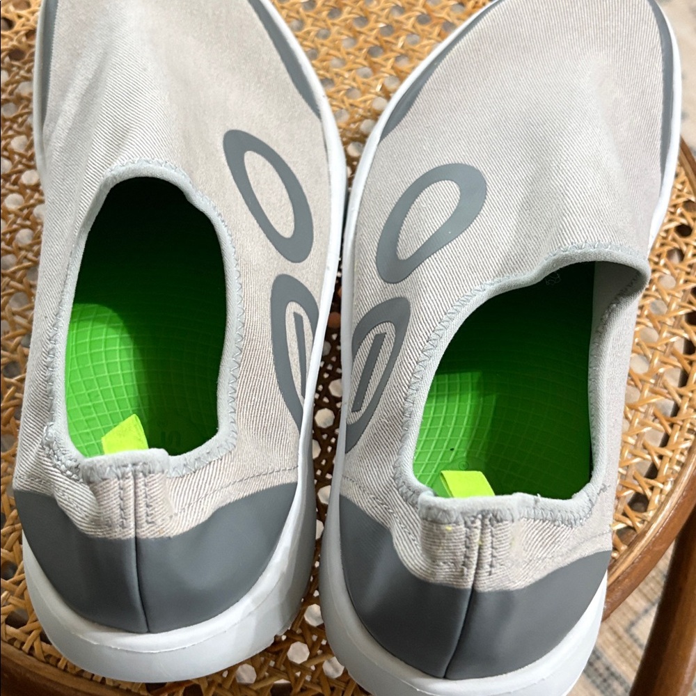Oofos men’s OOmg eeZee low recovery shoes. Size 10
See description. - Picture 7 of 10